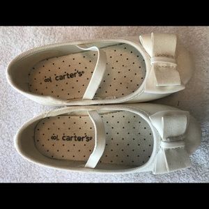 Carter’s Sparkly white flats w/ bow, toddler size8